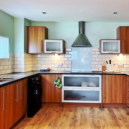 Retro Seaside Apt With Patio Appartement Swansea Buitenkant foto