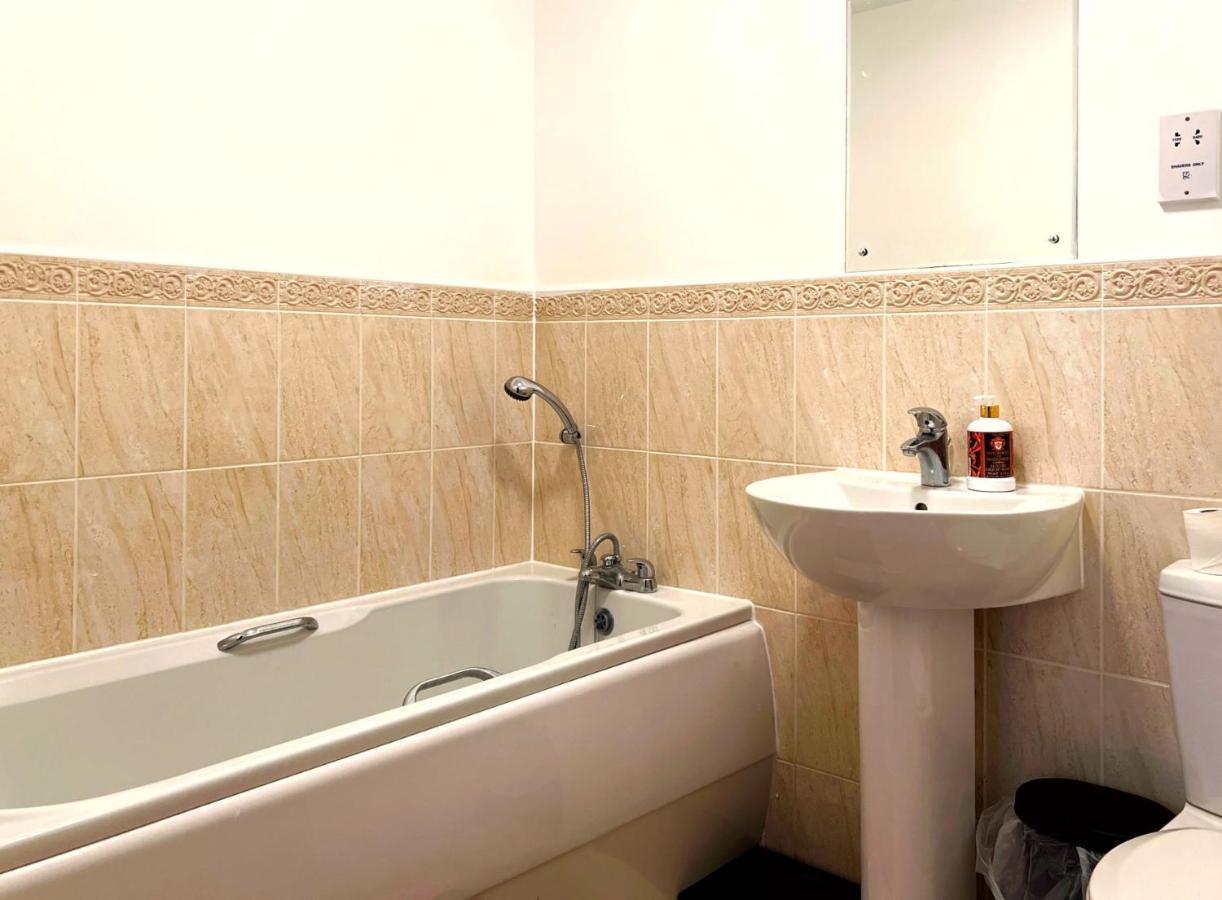 Retro Seaside Apt With Patio Appartement Swansea Buitenkant foto
