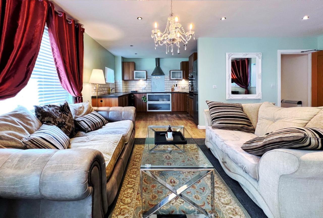 Retro Seaside Apt With Patio Appartement Swansea Buitenkant foto