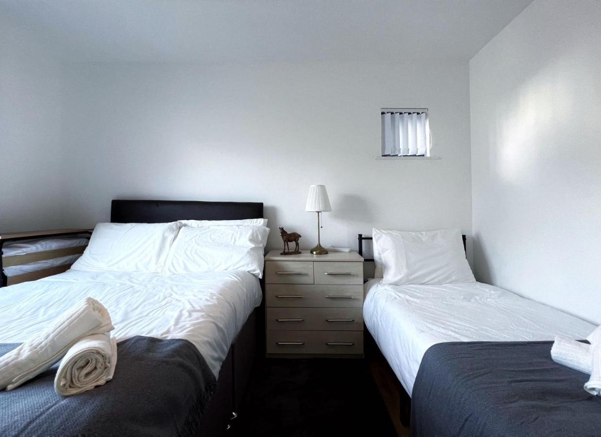 Retro Seaside Apt With Patio Appartement Swansea Buitenkant foto