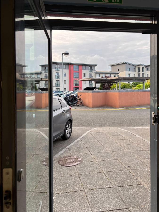 Retro Seaside Apt With Patio Appartement Swansea Buitenkant foto
