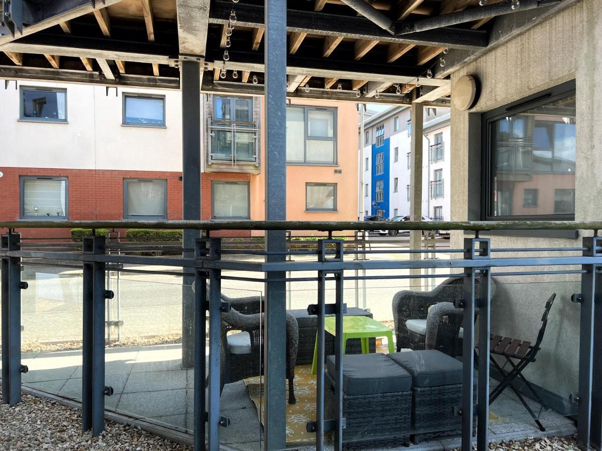 Retro Seaside Apt With Patio Appartement Swansea Buitenkant foto